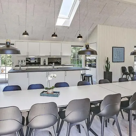 Сasa de vacaciones Oksby Sleeps 24 Pool Wifi